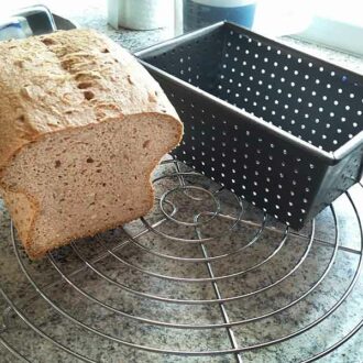 Alternative view of Master Class Brotbackform 15 cm perforiert