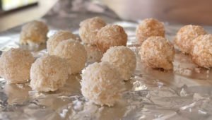 https://staging6.lowcarb-glutenfrei.com/rezept-kokostrueffel-kokospralinen-lowcarb-zuckerfrei-keto/