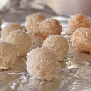 https://staging6.lowcarb-glutenfrei.com/rezept-kokostrueffel-kokospralinen-lowcarb-zuckerfrei-keto/