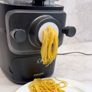 Zubereitung-Pastazauber-mit-Pastamaker-low-carb-keto-Pastamehl-glutenfrei