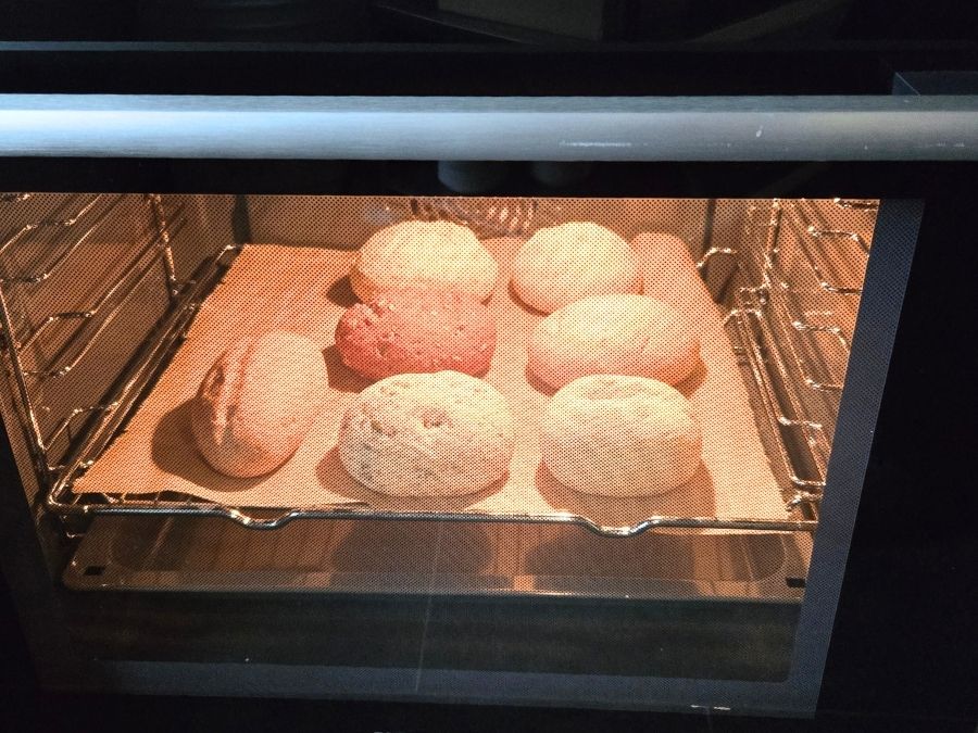 Ernährungstipps für die Schwangerschaft - Hebammen - Brot ist fertig gebacken