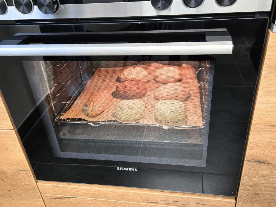Ernährungstipps für die Schwangerschaft - Hebammen - Brote im Ofen